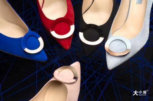 王鸥迷人高筒靴,女明星大脚