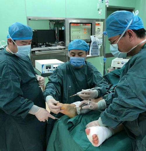 20岁脚趾外翻矫正,踇外翻的处理过程视频