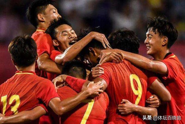 他曾大方承认改过年龄，代表国足创历史，意甲队友管他叫“爷爷”