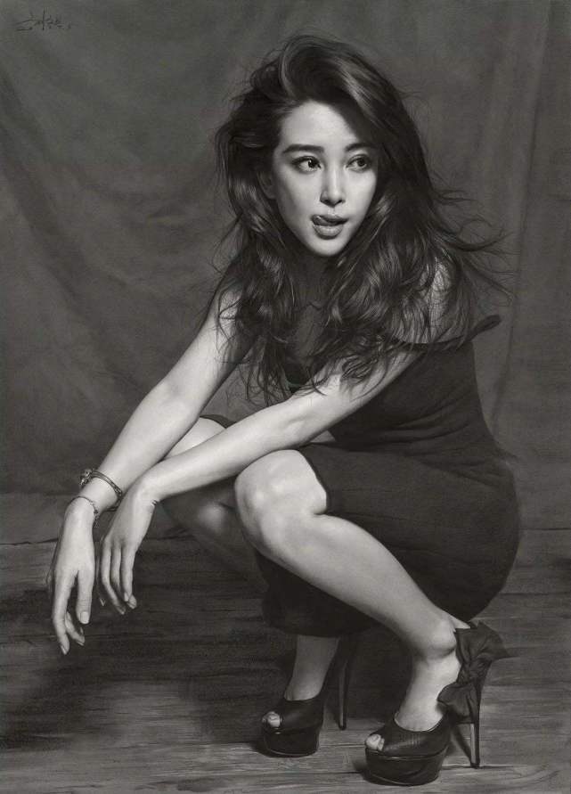 他用素描勾勒出沿途地标,他用画画打动了所有人