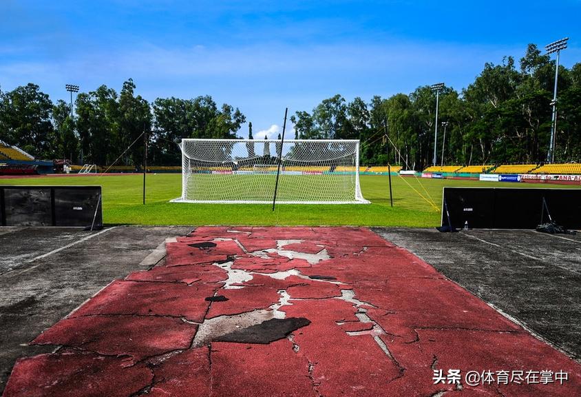 这就尴尬了!国足包机却被空姐称恒大贵宾,伙食待遇让人流口水