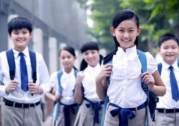 拿长处对比别人短处,不拿孩子的短处比别的孩子的长处