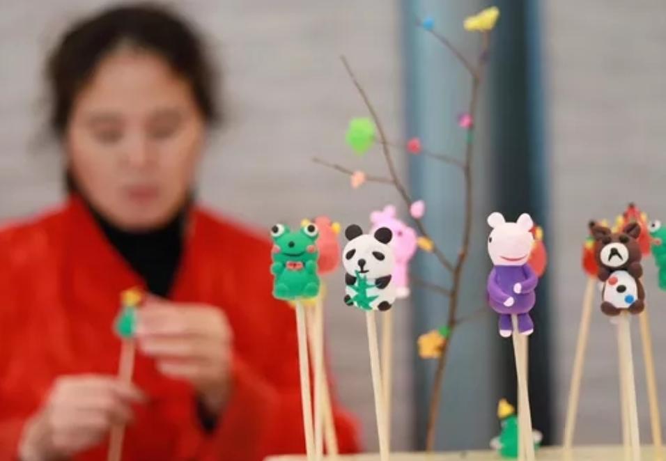 牛年扭蛋机、5折买明星同款、年味美食买一赠一，新春焕新颜