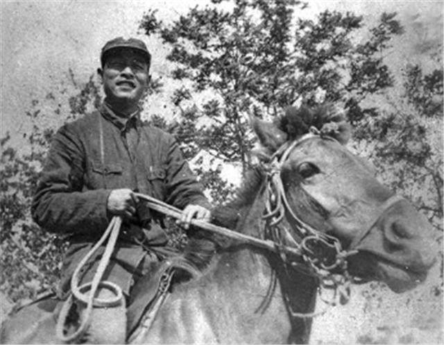 1986年10月，90岁的*剑英叶**元帅逝世，中外各国沉痛悼念