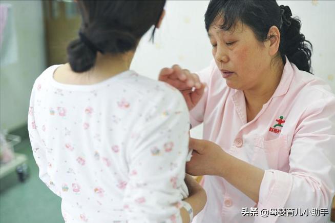 10个月总是吃不饱频繁吃奶怎么办,宝宝频繁吃奶总是吃不饱