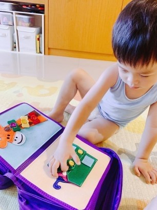 蒙特梭利益智玩具布书,蒙特梭利早教布书给宝宝自己做的