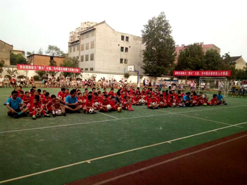 暑期足球公益培训,免费公益足球培训班