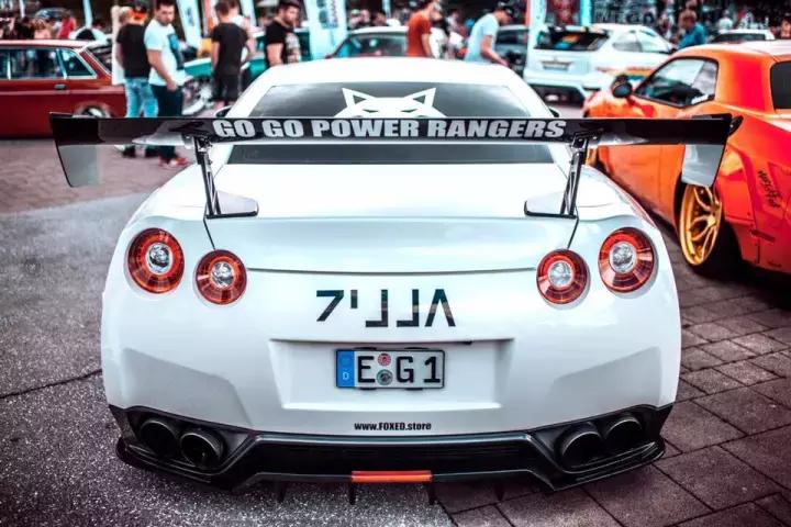 自从坐上了小姐姐的GT-R之后，天天都能体验速度与激情的快感