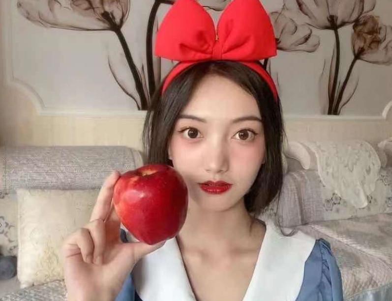 大运会来举牌小姐姐,大运会举牌小姐姐抖音号