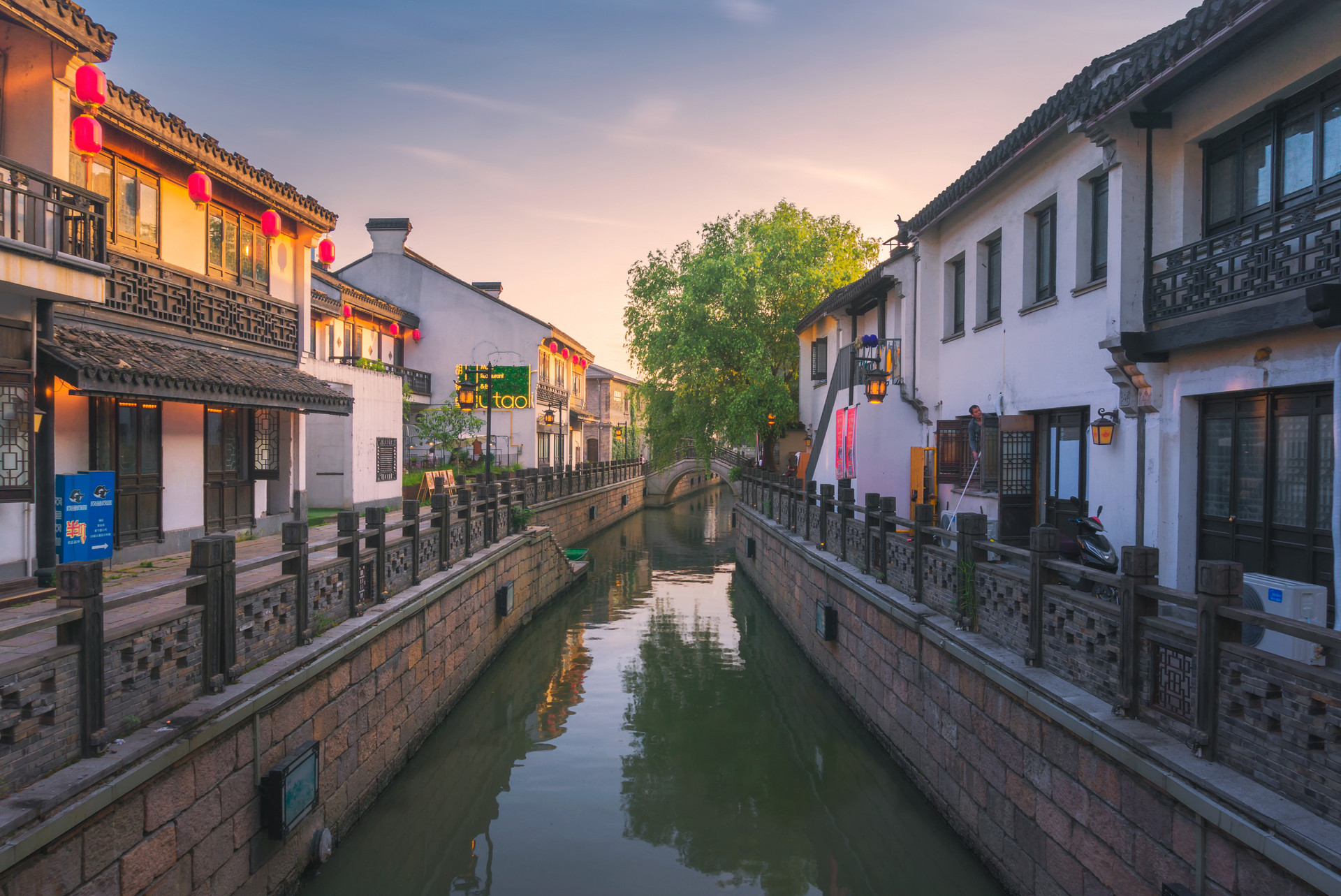 五月黄梅天三星白兰地,上联日月对星辰下联