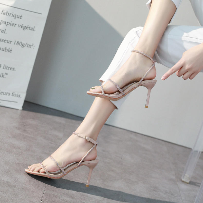 尖头细高跟女人味十足,细高跟时尚又漂亮