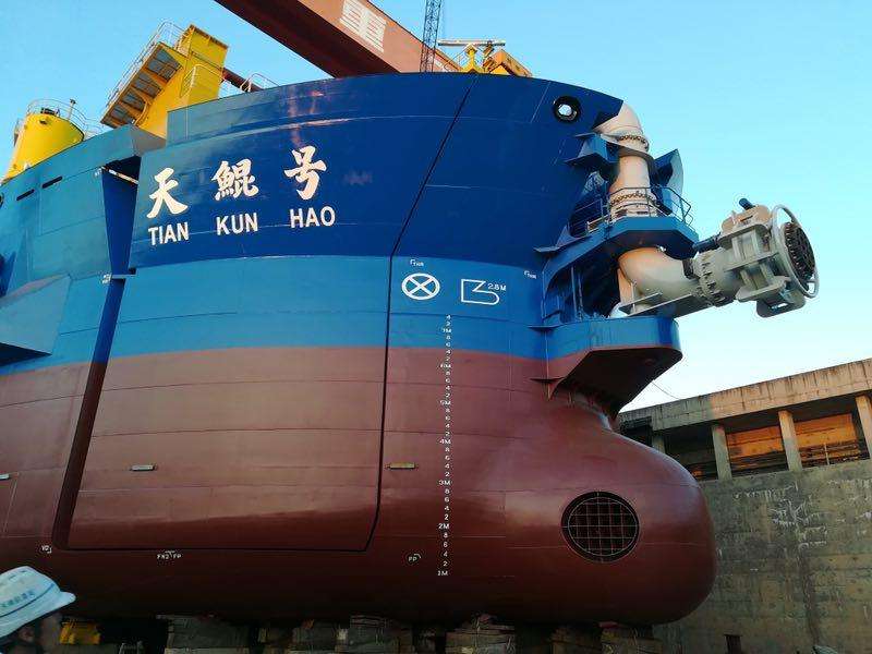 越南挖泥船被大风吹翻,越南挖泥船沉没视频