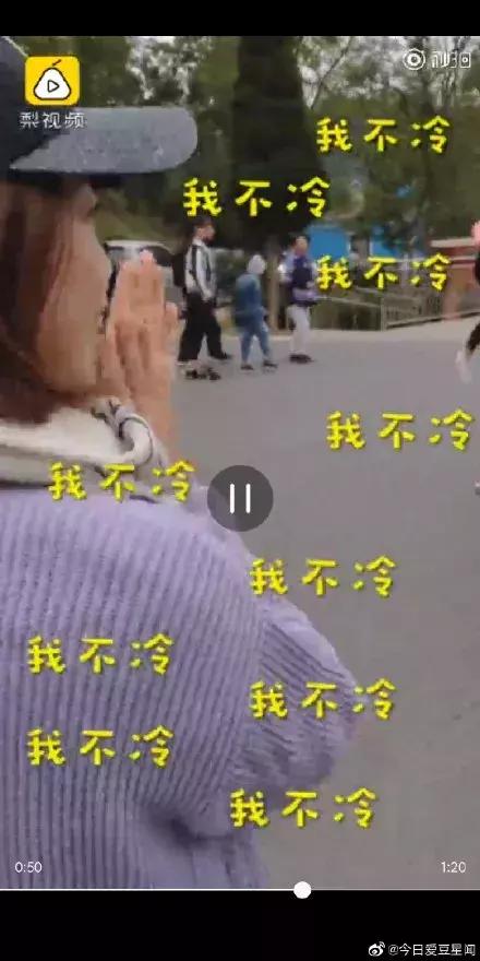 棉被护体!浴巾裹头!冷空气发飙,游客使出抗冻奇招:再冷我们都要玩