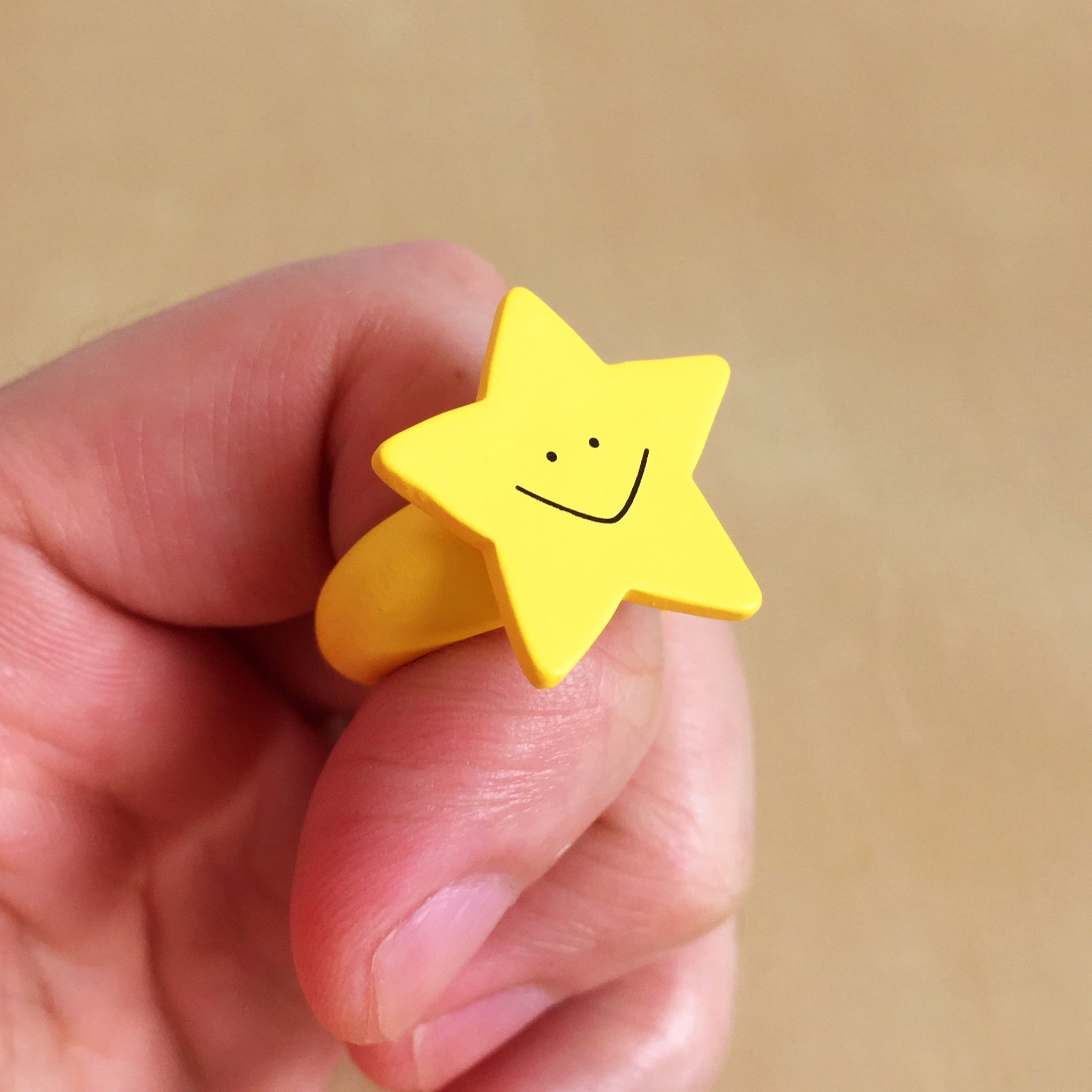 满满的《哆啦a梦》元素玩具戒指盒玩测评