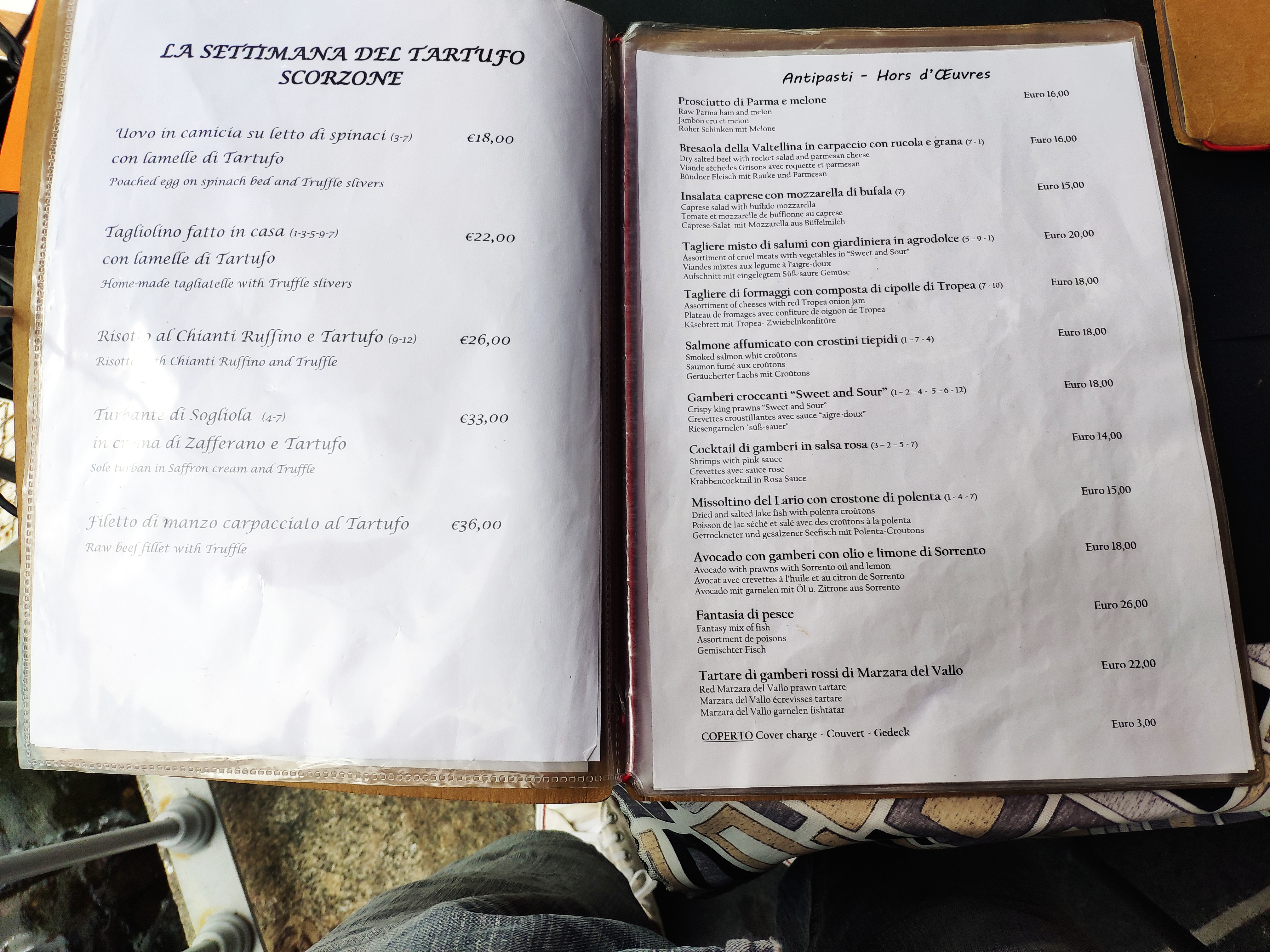 贝拉焦（Bellagio），意大利在左，瑞士在右，晨光熹微，岁月静好