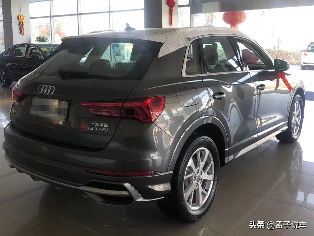 奥迪q31.4t油耗多少钱一公里,2022款奥迪q3时尚致雅白色提车