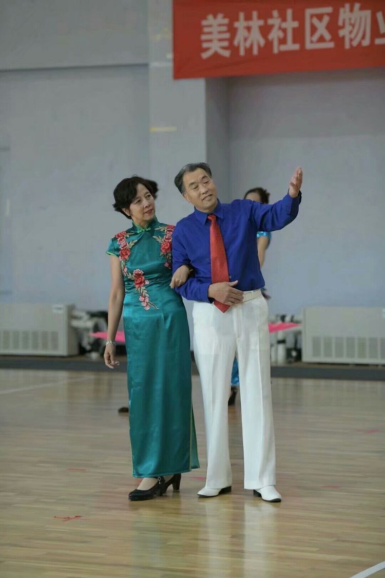 百合艺术团舞蹈视频,百合镇舞蹈队表演视频