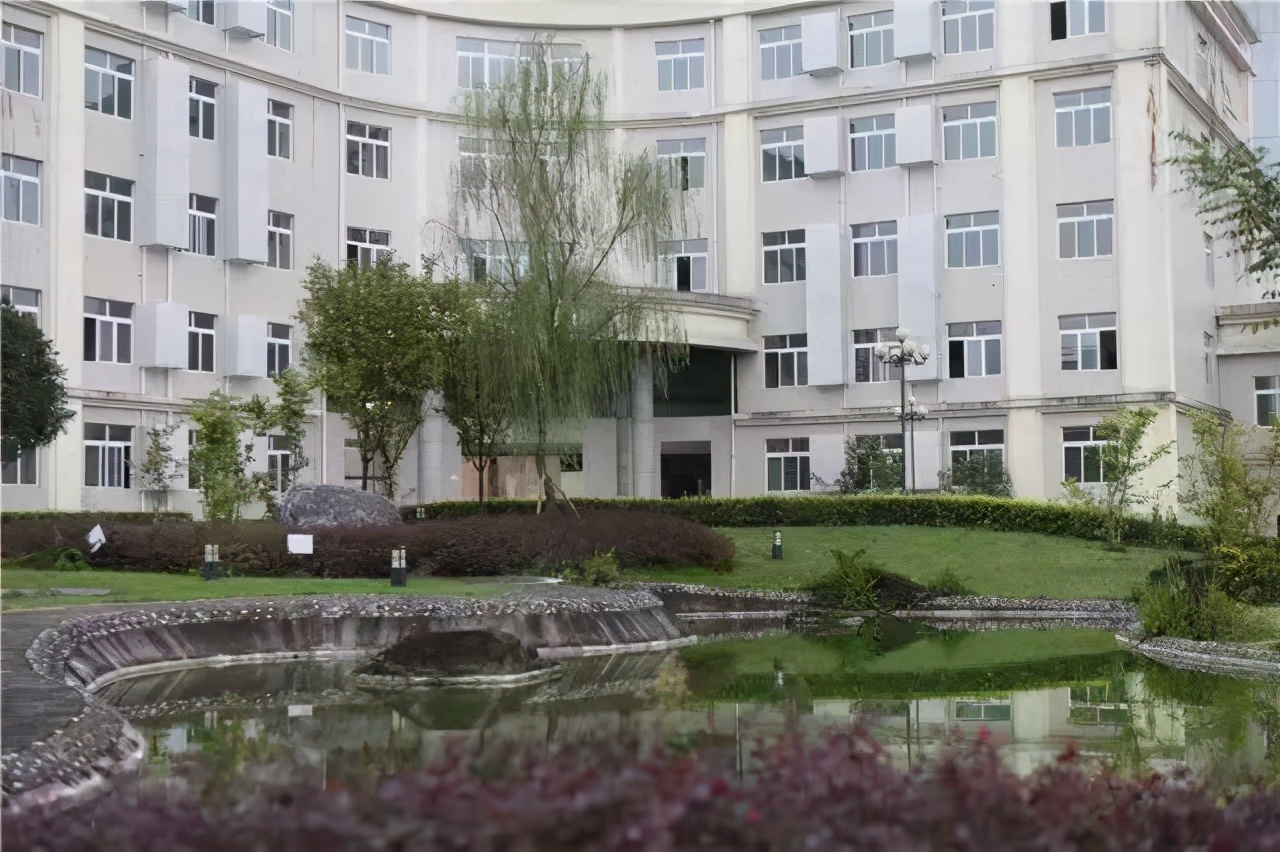 重庆哪所学校环境最好,重庆最美学校