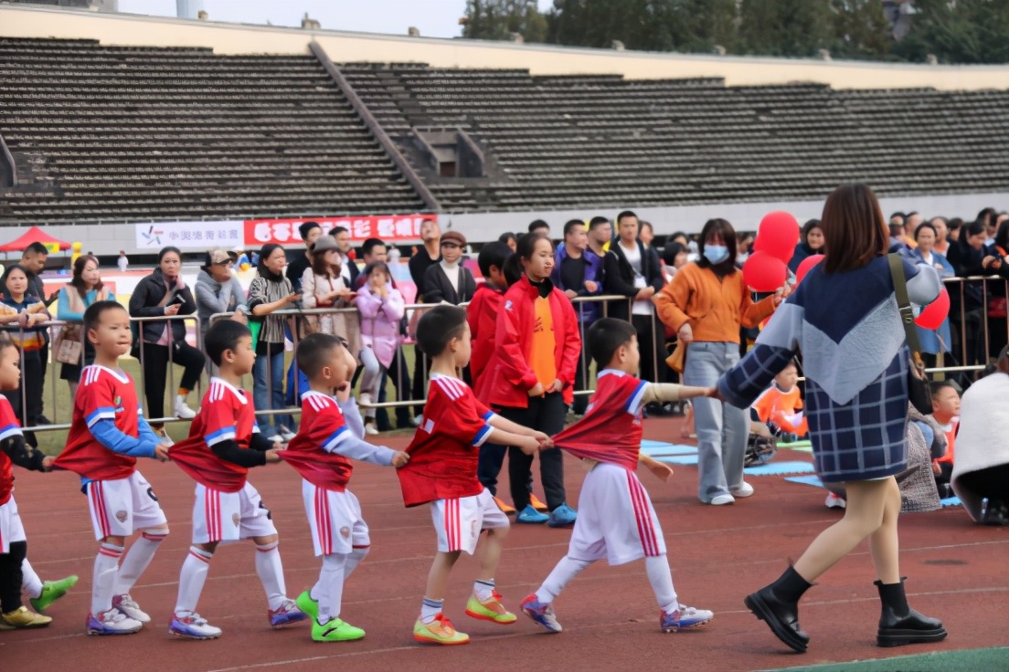 2024年乐山市幼儿足球风采展示,第五届乐山幼儿足球开幕视频