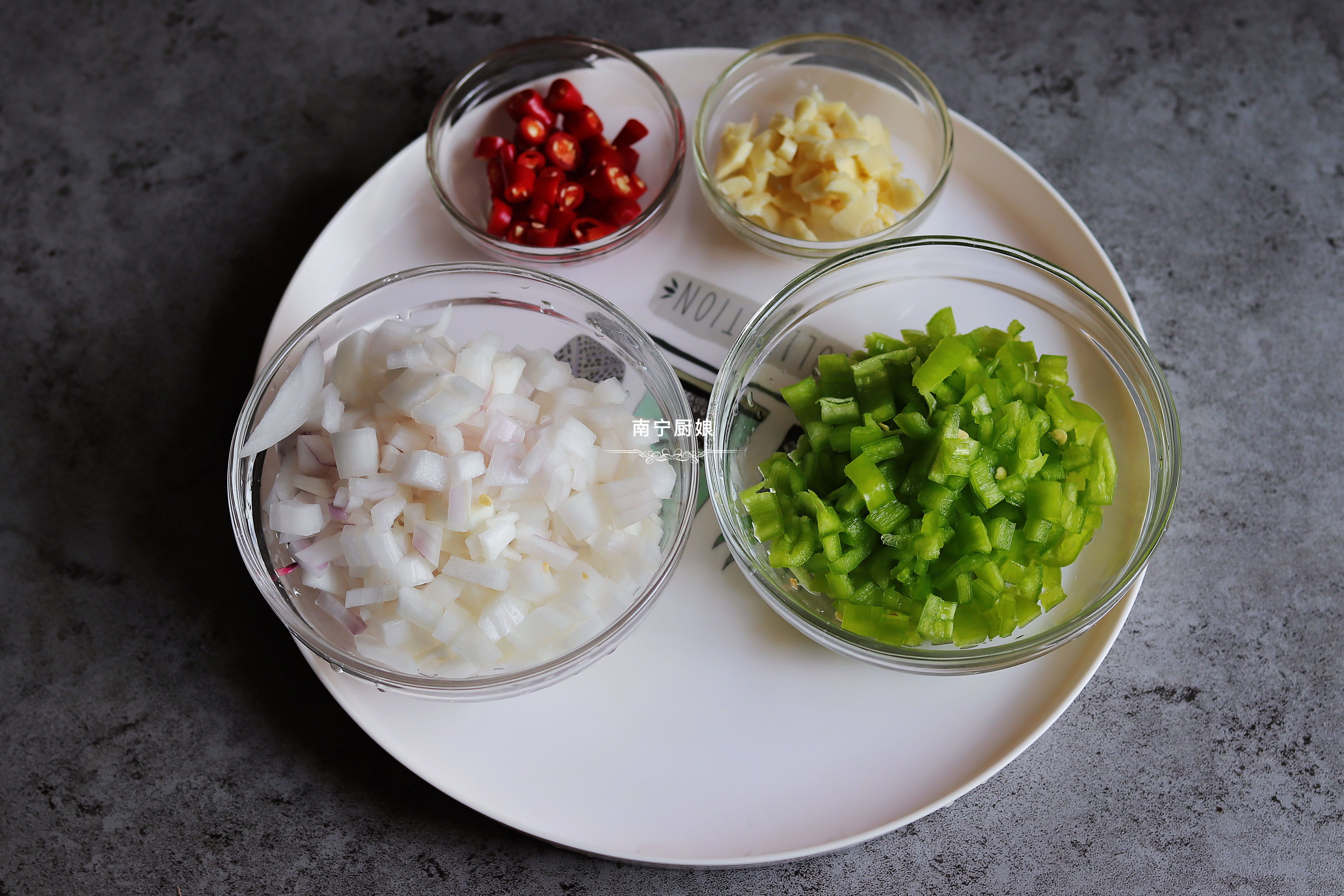 不用油炸的椒盐皮皮虾家庭做法,椒盐皮皮虾做法直接炸还是焯水