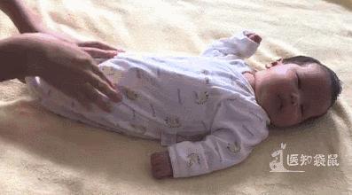 不到一个月新生儿胀气排气操,新生儿排气操婴儿胀气快速放屁