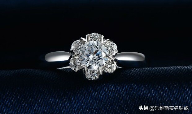 买1克拉钻戒注意事项,怎么让钻戒看起来很闪