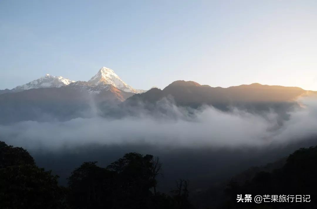 从西藏出境到尼泊尔的旅游视频,夫妻环游世界去的尼泊尔