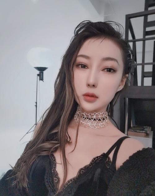 网红鼻祖郭美美:开豪车、认干爹、入狱5年,她真的悔过自新了?