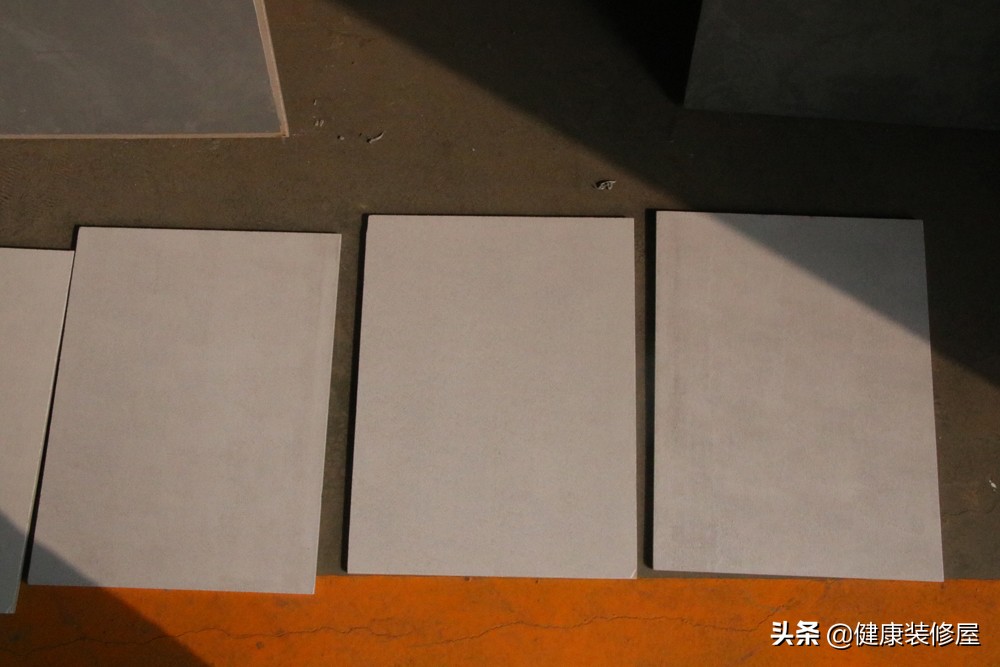 真石漆同一批料色差原因,真石漆生产色差