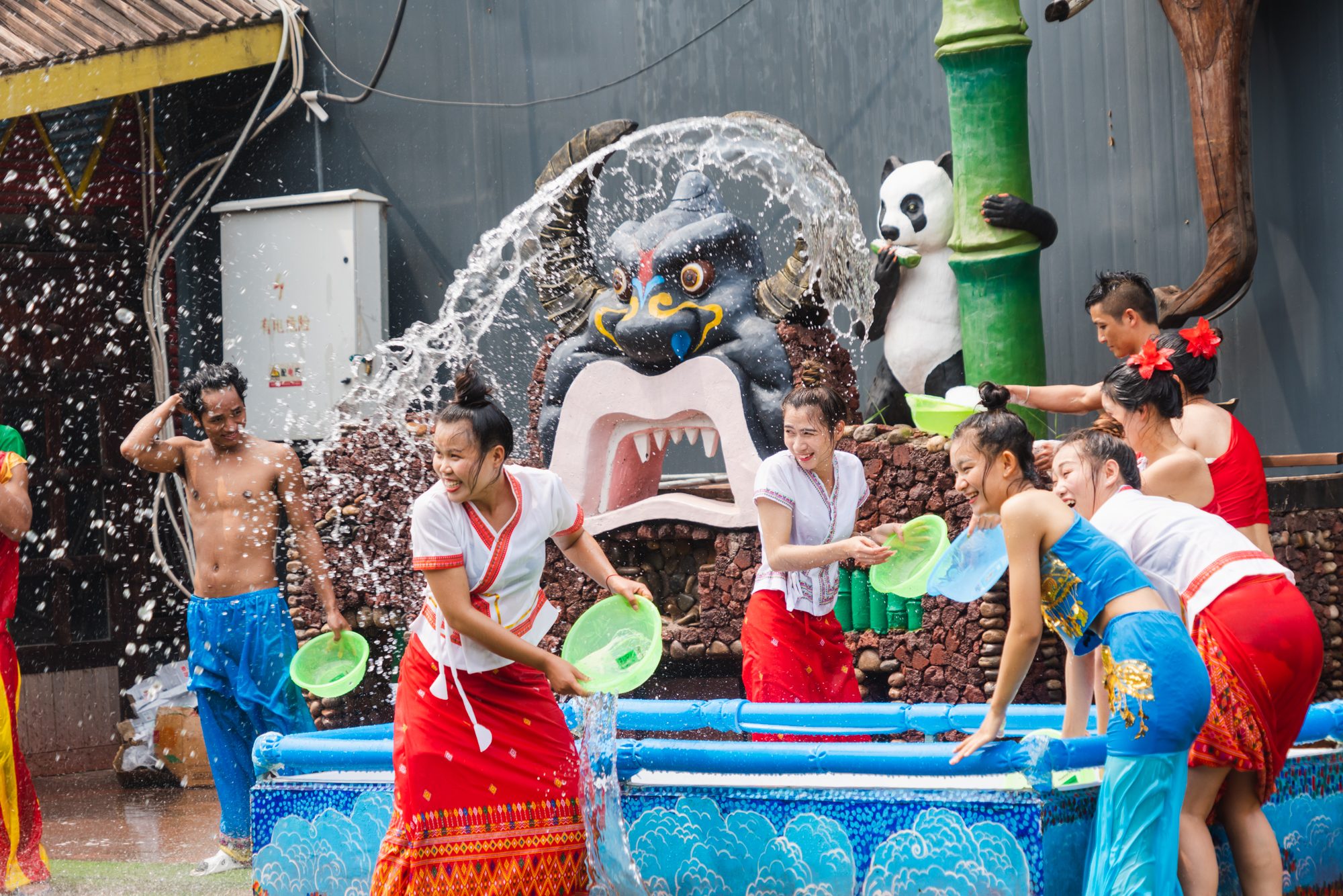 四月去过了心心念念的泼水节,夏日的欢乐泼水节