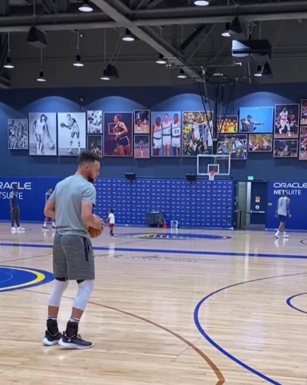 库里九曝光图,库里9莆田和正版脚感有什么差别