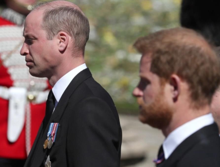 凯特加冕礼项链,凯特红毯造型效果图