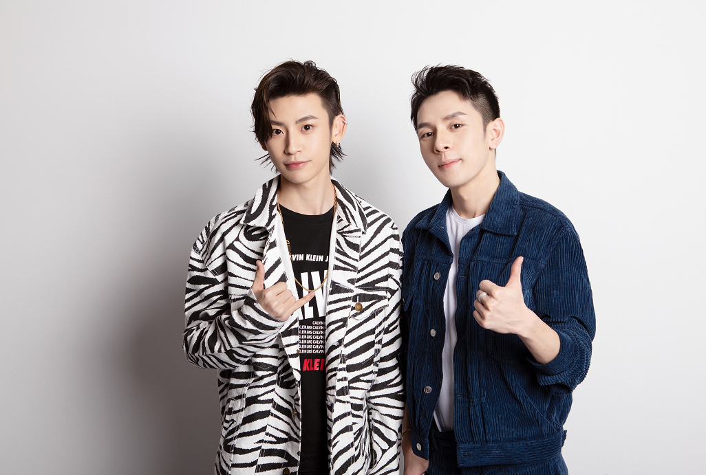 巴黎世家和rickowens哪个档次高,巴黎世家和圣罗兰有关系吗