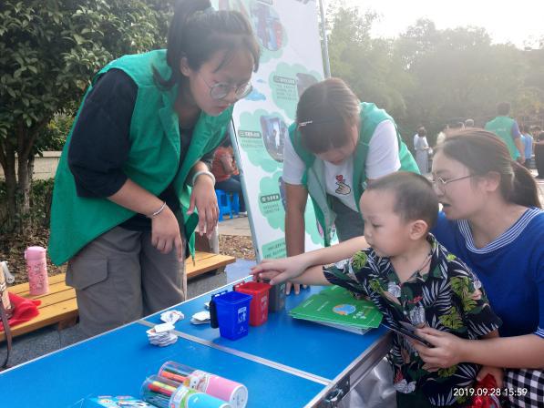 镇江高新区：万科蓝山“邻居一起来”