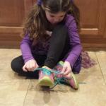 如何教孩子快速系鞋带,怎样教孩子系鞋带又快又好还不松