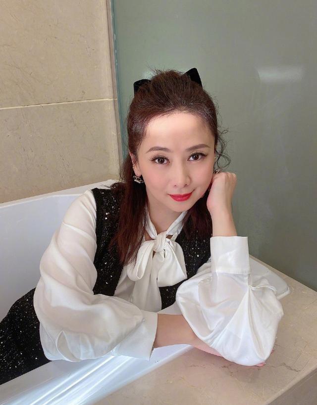 说好的不老女神，怎么生图就崩了？