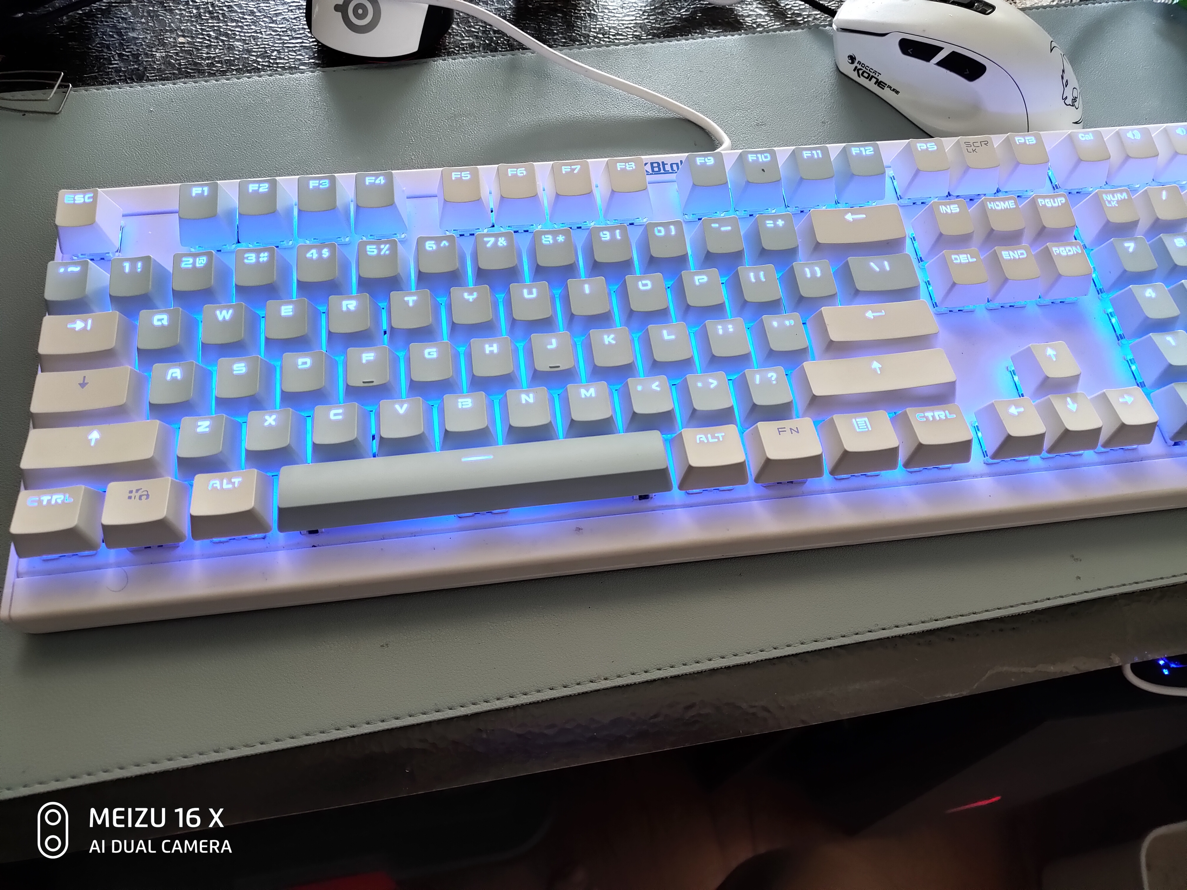 公认手感最好的机械键盘轴是什么,机械键盘樱桃轴与普通轴的区别