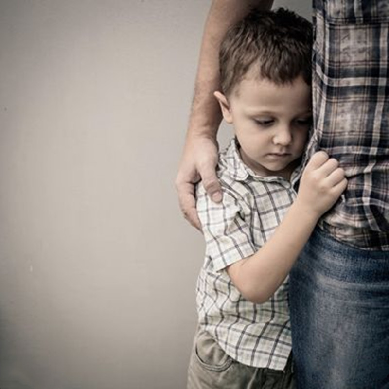 3岁孩子不愿意社交什么原因,大班孩子内向话少社交弱该怎么办