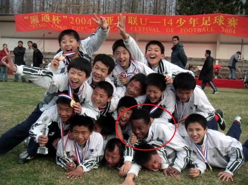 为给归化球员让位,根宝基地的混血悍将枯坐板凳,曾获名帅赏识