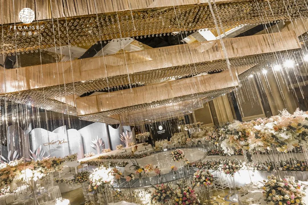 迪拜奢华梦幻婚礼布景,迪拜奢华婚礼布置过亿