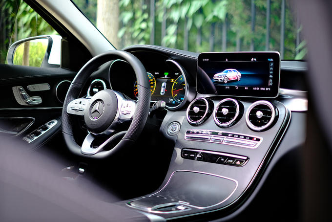 奔驰c级180落地多少钱,豪华奔驰180