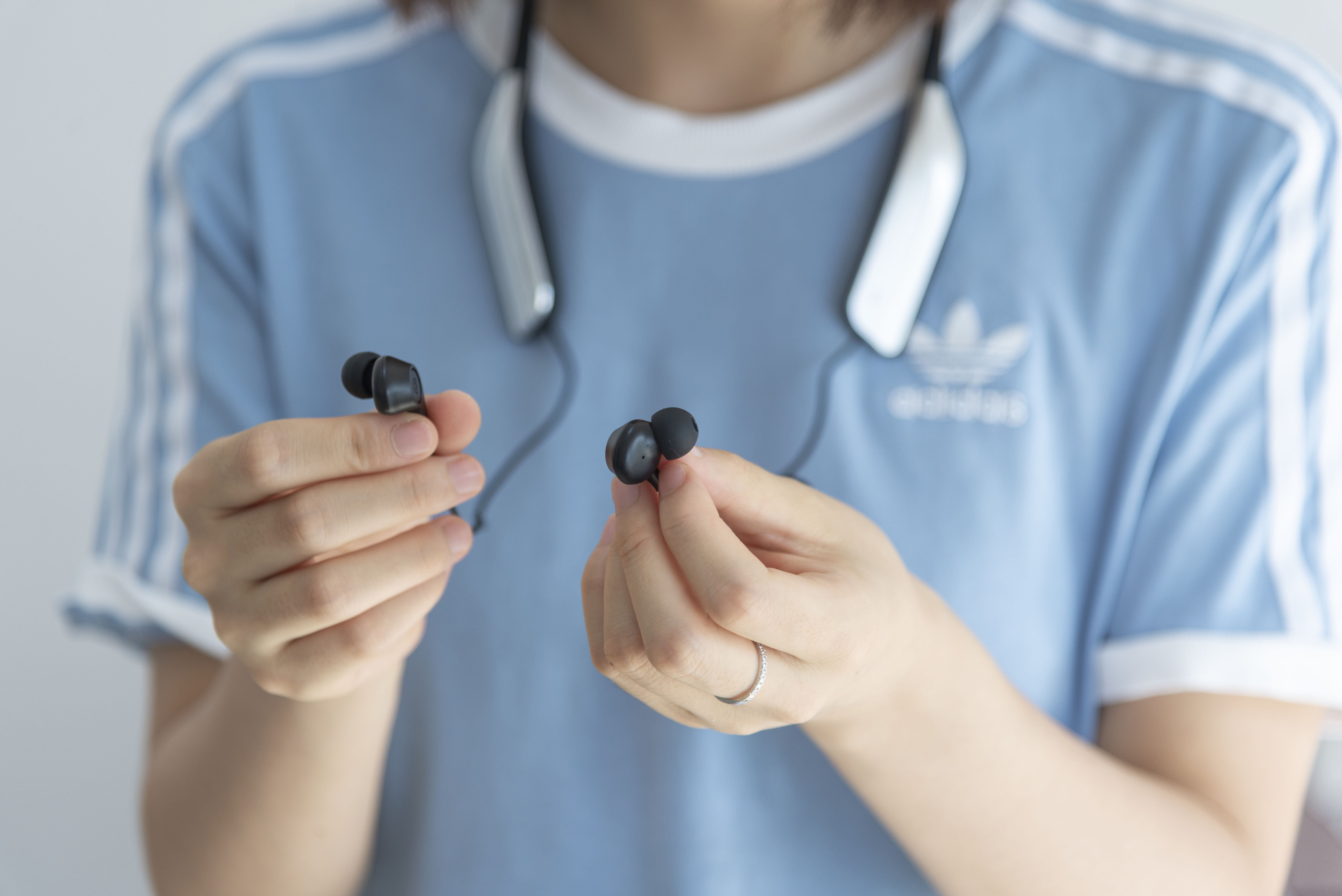 aigo蓝牙项圈耳机评测,aigo耳机头戴式