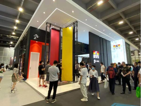 霍尔茨木门整装设计,霍尔茨木门新款效果图