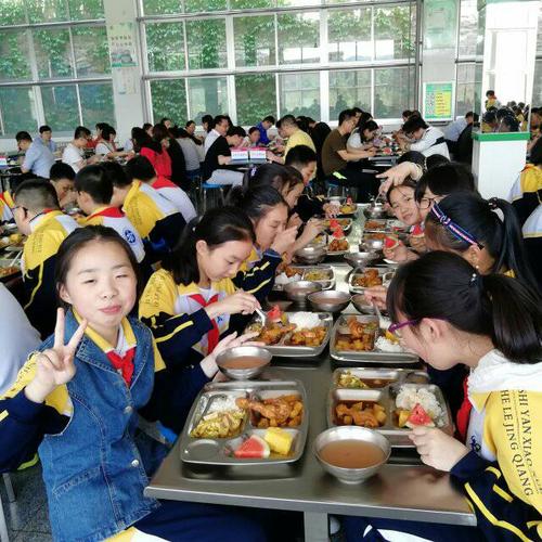 “花点钱，吃得好，睡得好！”小学午托班，迎来家长齐声称赞