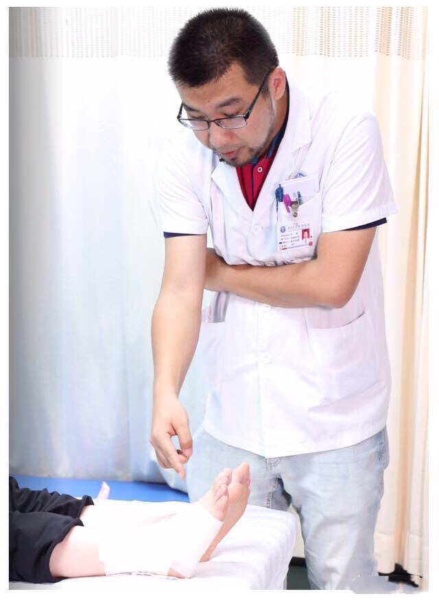 创伤绷带包扎的三种方法,受伤缠绷带的正确方法