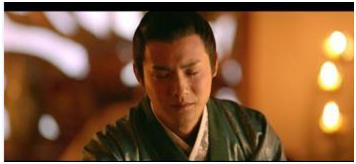 他爱上了自己的亲妹妹，不敢又不能，最后却爱得轰轰烈烈