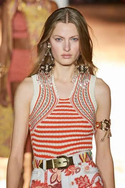 上海百场大秀时装周,百场大秀上海时装周