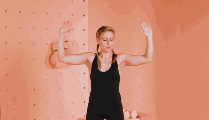 10个强壮胸部和背部的锻炼动作,如何锻炼肩部和胸部肌肉