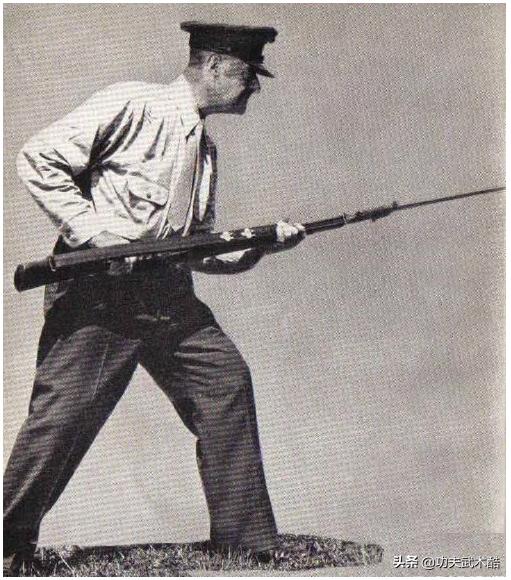 美*刺军**刀拼杀术，很珍贵的图片教学资料，格斗迷、军迷的最爱