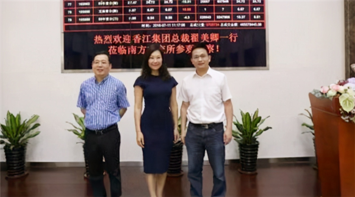 女洗碗工的崛起：在男人堆里缠斗了12年，如今账上躺着190亿